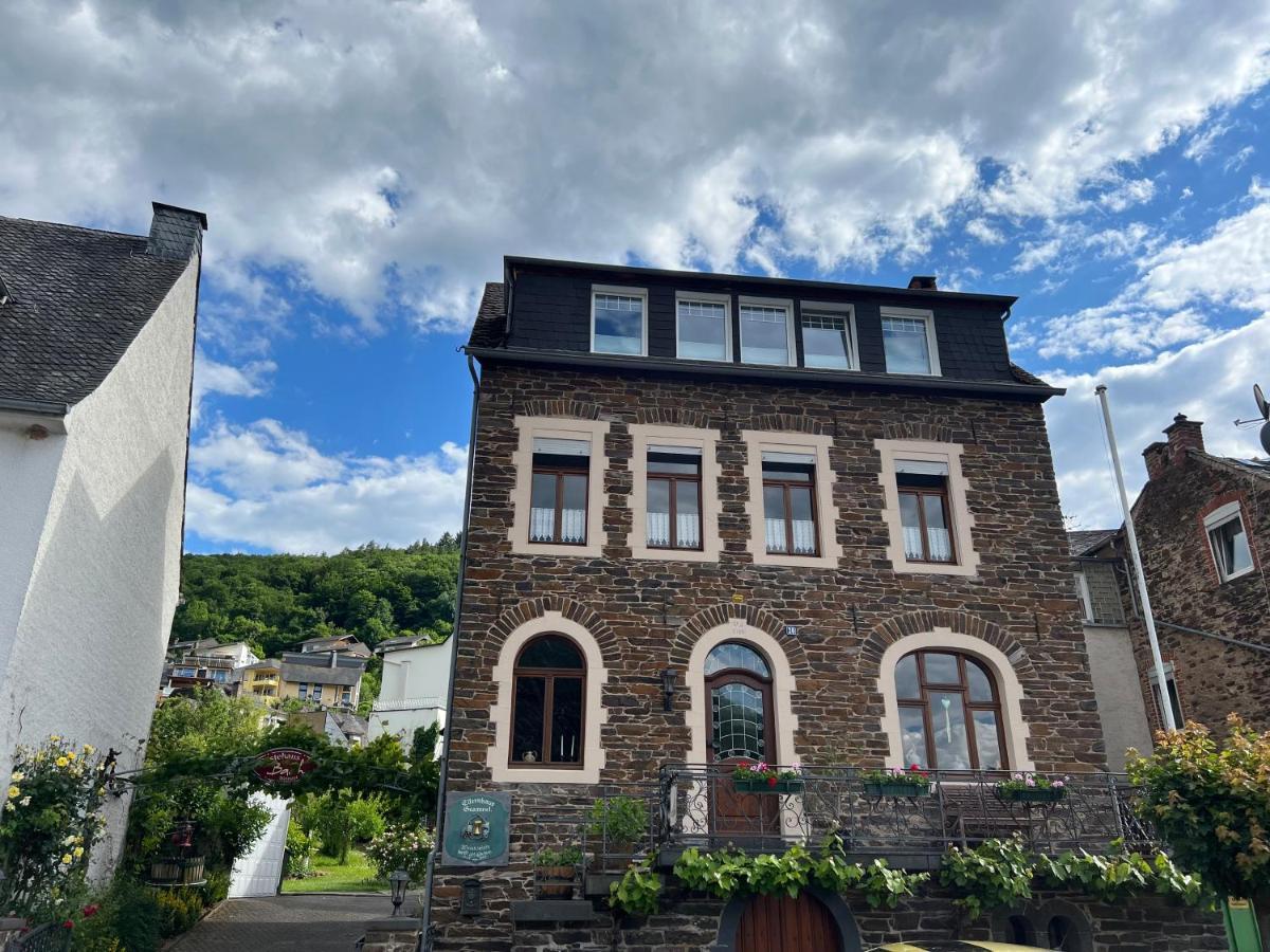 Weingut Gaestehaus Bach *